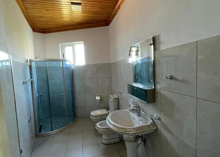 מלון Castle Krujë